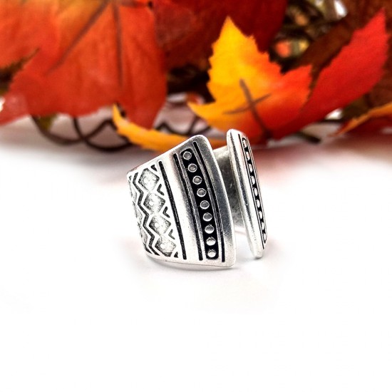 RING WITH ETHNIC PATTERNS
