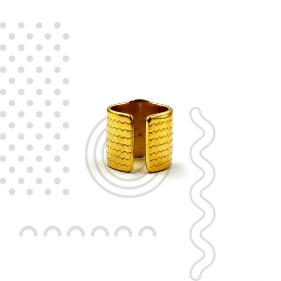 ETHNIC RING WITH LINES AND CIRCLES GOLD PLATED