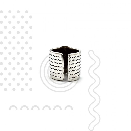 ETHNIC RING WITH LINES AND CIRCLES SILVER PLATED