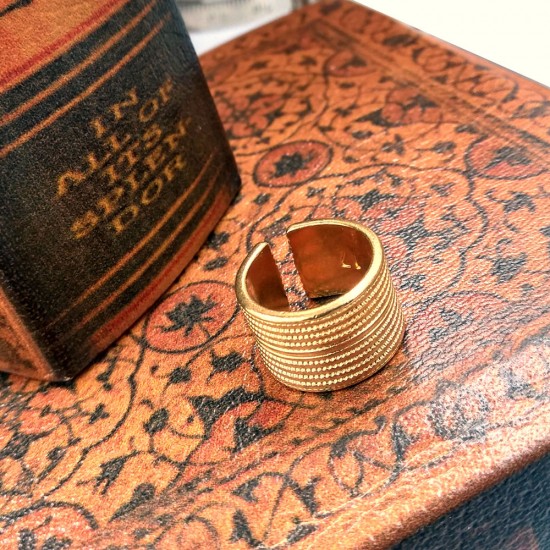 ETHNIC RING WITH TWISTED ROPE EFFECTS GOLD PLATED